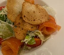 Цезарь с слабосоленой семгой