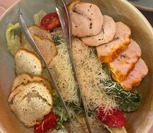 Цезарь с курицей