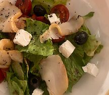 Салат с масляной рыбой и сыром сиртаки