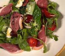 Салат с вяленой утиной грудкой