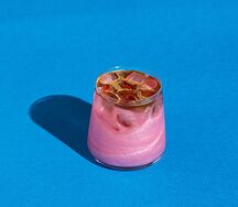 Кофейный тоник с малиной, фейхоа и мятой