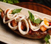 Салат с морепродуктами