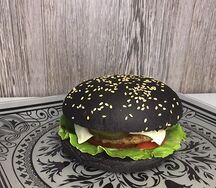 Черный бургер из говядины