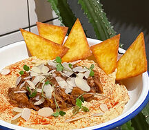 Хумус с рваной свининой