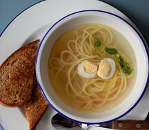 Куриный суп с лапшой и пармезаном