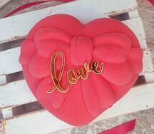 Торт Муссовое сердце с бантом Love
