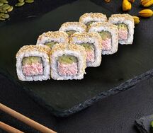 Ролл Калифорния с кунжутом