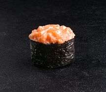 Гункан с лососем