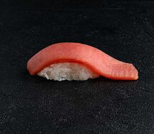 Суши с тунцом