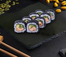 Ролл с лососем терияки Black Цезарь