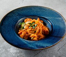 Лингвини с креветками в томатном соусе