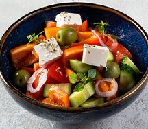 Деревенский салат с брынзой