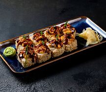 Запеченный ролл с угрем спайси