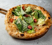 Пицца Цезарь с лососем