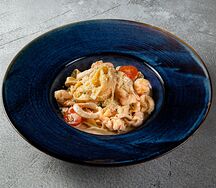 Феттуччине с кальмаром и креветкой