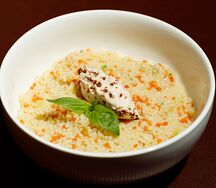 Кускус с овощами, томатным сыром и орегано