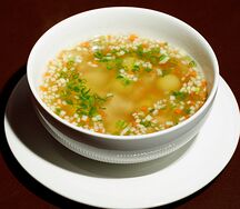 Бульон с куриным филе и овощами
