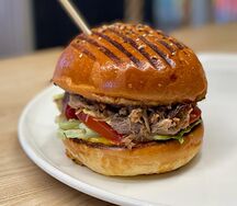 Бургер с рваной индейкой