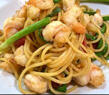 Спагетти с креветками в соусе пад-тай