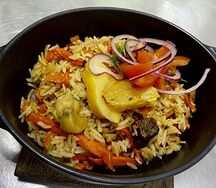 Плов с говядиной и запеченной айвой