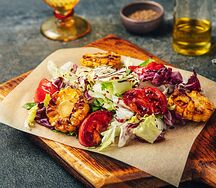 Теплый салат с кукурузой