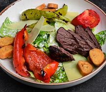Стейк салат с говядиной