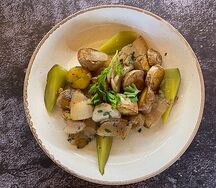 Молодой жареный картофель с фермерским салом