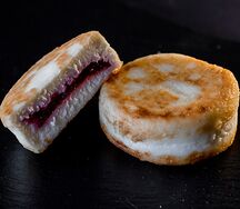 Сырник с малиной