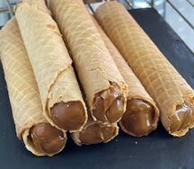 Вафельная трубочка со сгущенкой