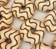 Пончик с карамельной начинкой