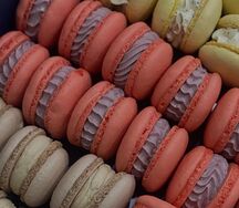 Макаронс Черничный пирог