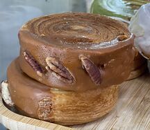 Крунат с соленой карамелью