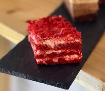 Пирожное красный бархат