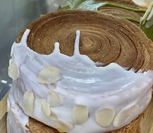 Крунат с миндальным кремом