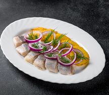 Сельдь с жареным картофелем