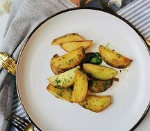 Запеченный картофель с зеленым маслом