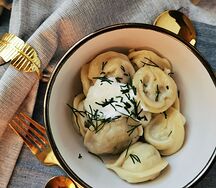 Пельмени русские со сметаной
