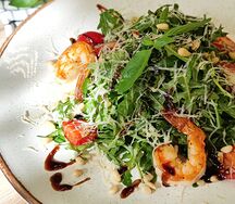 С рукколой и креветками