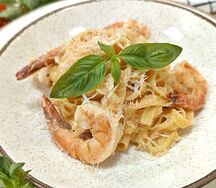 Тальятелле с креветками в сливочно-томатном соусе