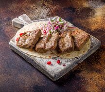 Шашлык из мраморной говядины - Мясо готовится в прожарке Medium