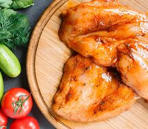 Стейк из филе куриной грудки (охлажденный маринованный полуфабрикат)