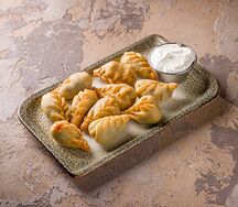 Пельмени Кюрза жареные с соусом