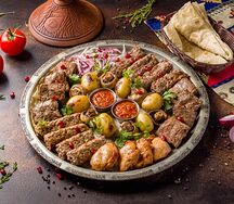 Ассорти шашлыков из баранины, телятины и курицы