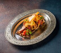 Аджапсандал с телятиной и медальонами из овощей