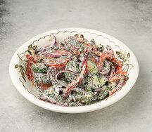 Салат Квитень с маковым соусом