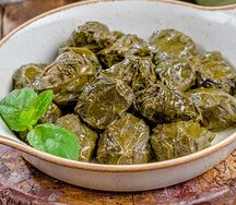 Долма из винoградных листьев