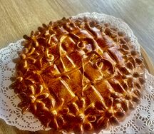 Пирог сдобный с вишней