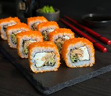 Ролл с лососем терияки