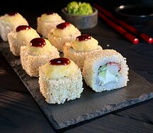 Запеченный ролл с крабом