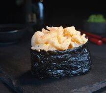 Гункан с креветкой